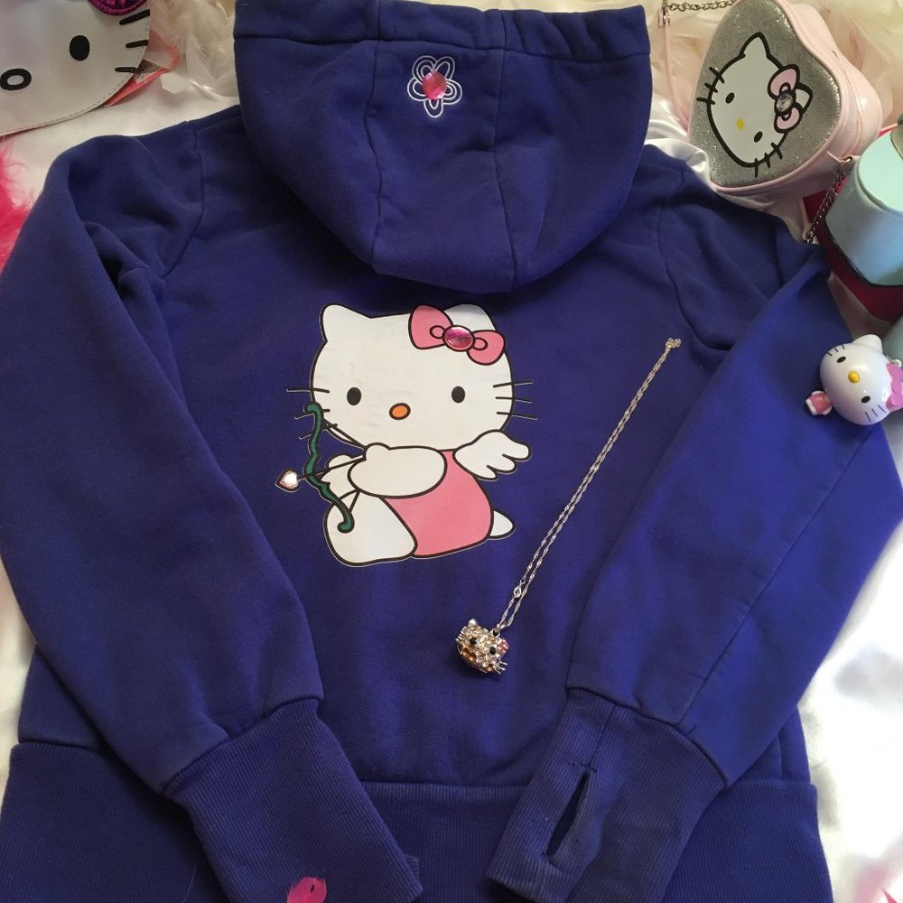 ADORABLE y2k hoodie with hello kitty and crystal details!